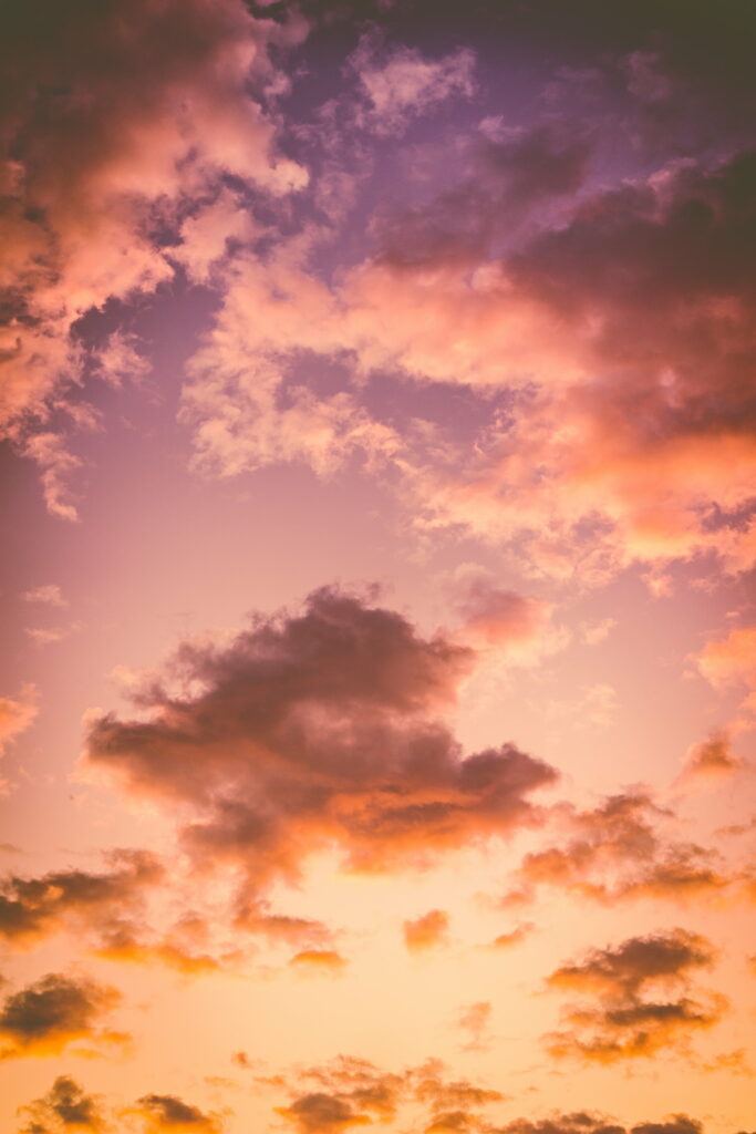Golden Hour Cumulus Clouds HD Wallpaper: Serene Color Play