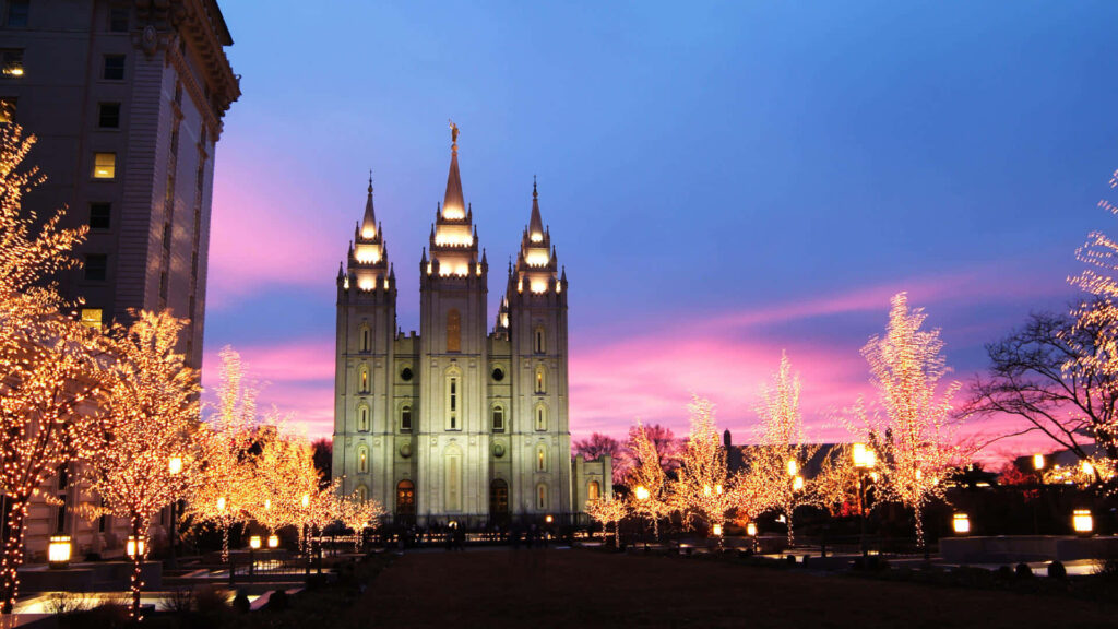 Stunning HD Wallpaper: Illuminated Mormon Temple at Twilight