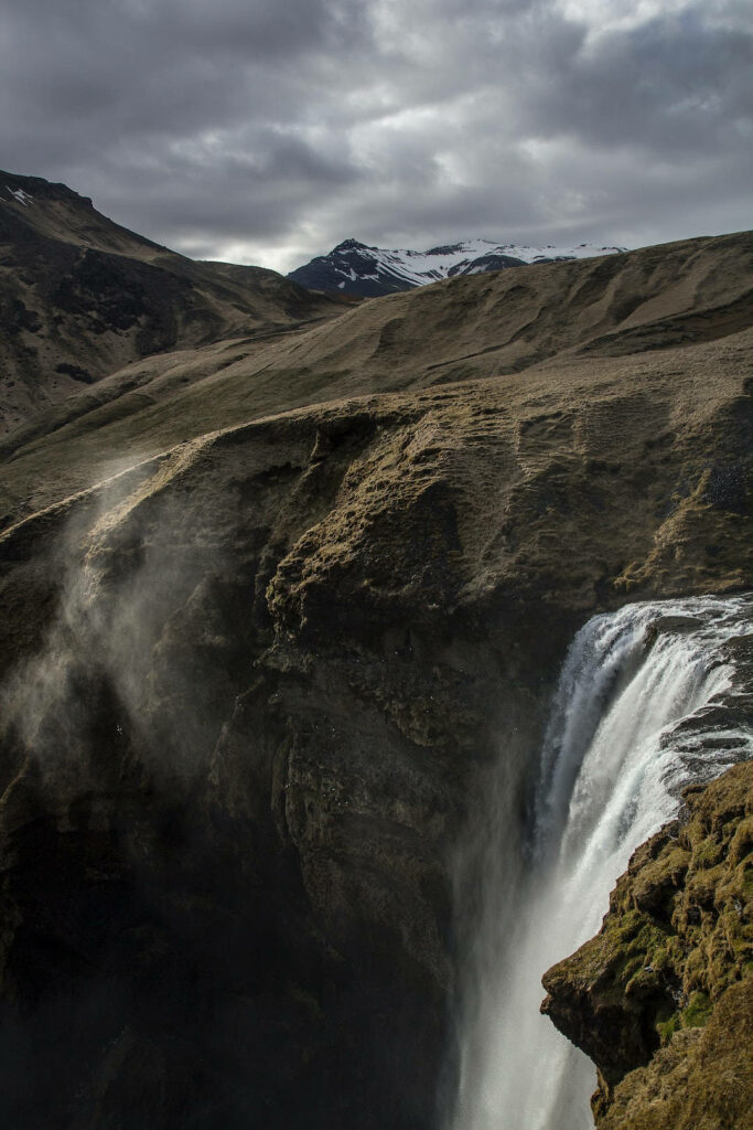 Majestic Waterfall HD Wallpaper: Stunning Mountain Landscape