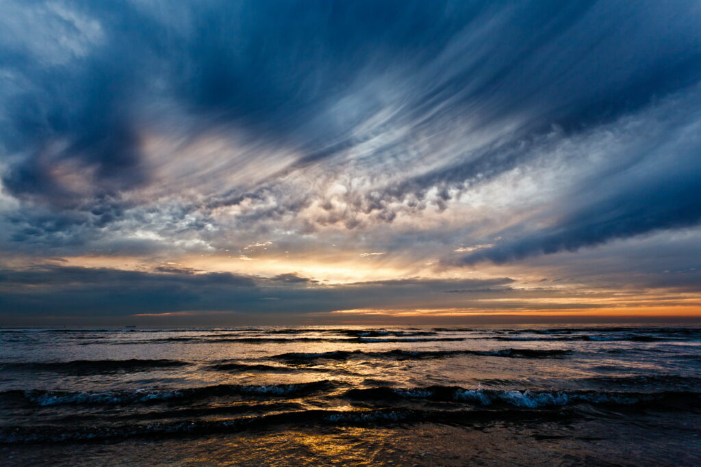 Serene Ocean Sunset Wallpaper: Captivating HD Background Colors