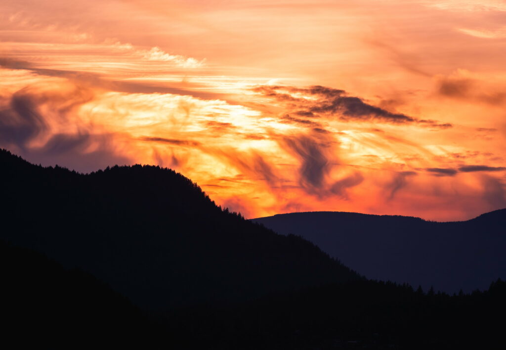 Stunning HD Wallpaper: Mountain Silhouette at Vibrant Sunset Sky