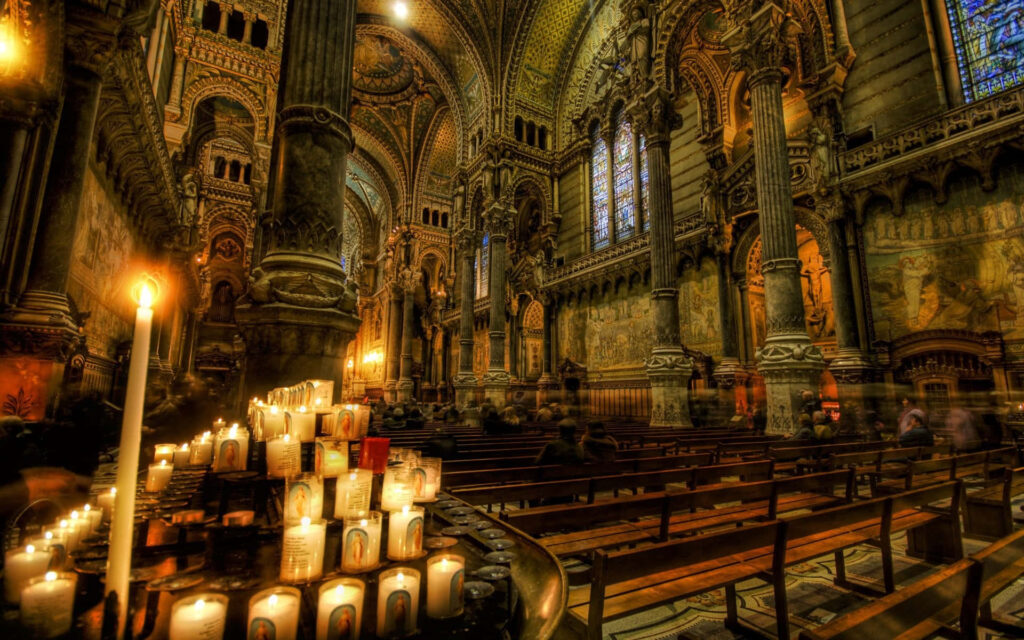 Stunning HDR Seville Cathedral Interior - Serene Architectural Wallpaper
