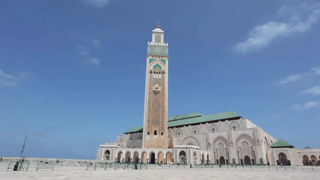 Elegant Wallpaper of Hassan II Mosque: Architecture & Minaret Beauty