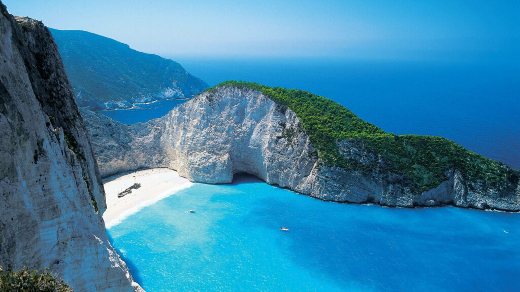 Stunning Hidden Beach Wallpaper: Pristine Sand & Turquoise Waters