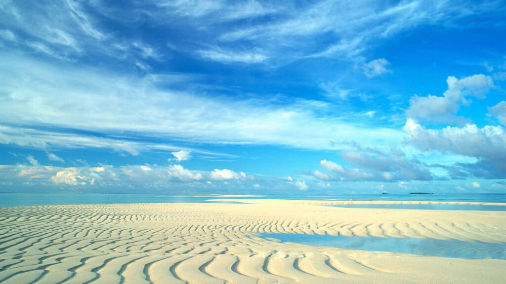 Stunning Beach Wallpaper: Serene Sky & Sandy Shoreline Relaxation