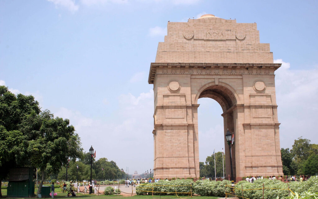 India Gate Wallpaper: Iconic Delhi Landmark Amidst Lush Greenery