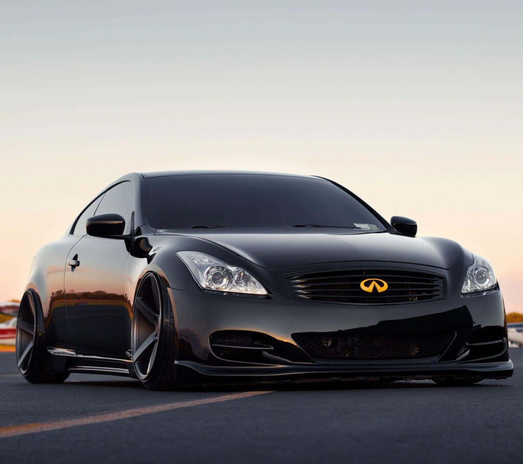 Stunning Infiniti G35 Wallpaper: Modern Design at Sunset