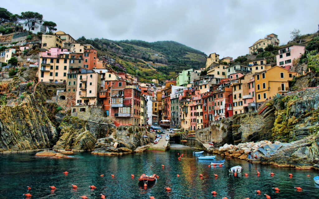 Picturesque Italian Seaside Village Wallpaper - Colorful Cliffs & Turquoise Waters