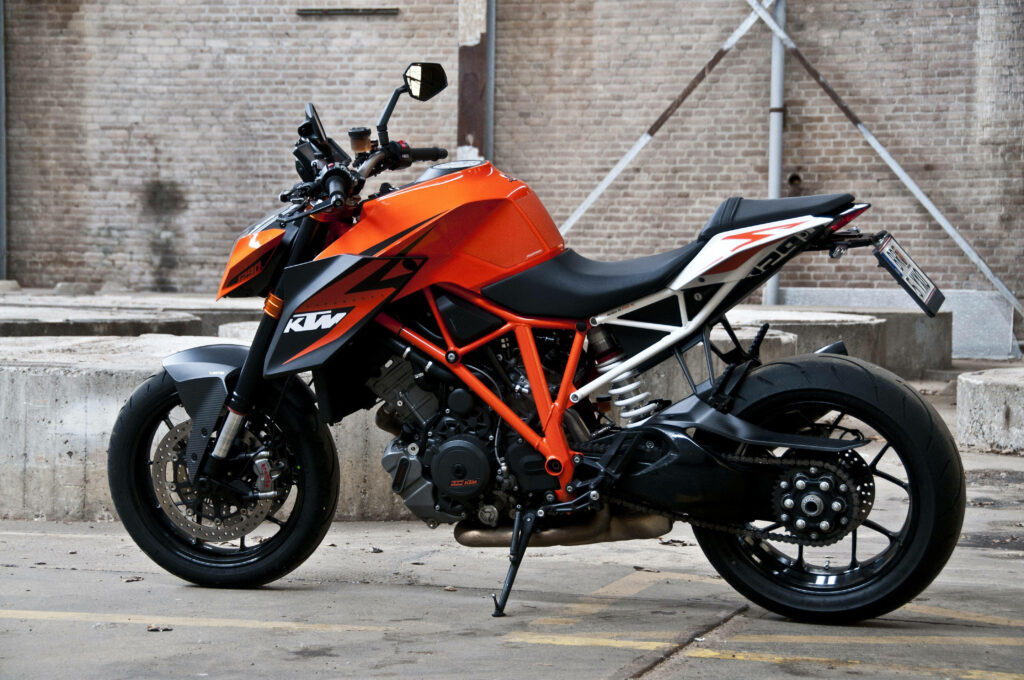 KTM 4K Monster Bike Wallpaper: Speed, Style & Urban Vibes