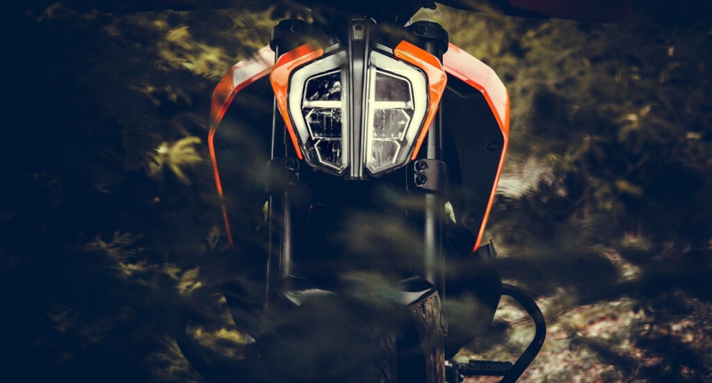 KTM Duke 390 Wallpaper: Aggressive Design & Vibrant Orange Accents