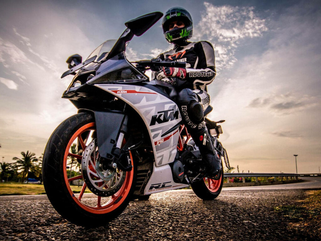 Vibrant KTM Duke 390 Wallpaper: Bold Design & Adventure Vibes