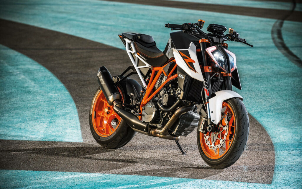 KTM Duke 390 Wallpaper: Bold Design & Dynamic Performance Background