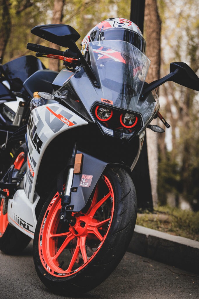 Stunning KTM RC 390 Wallpaper: Aggressive Design & Vibrant Accents