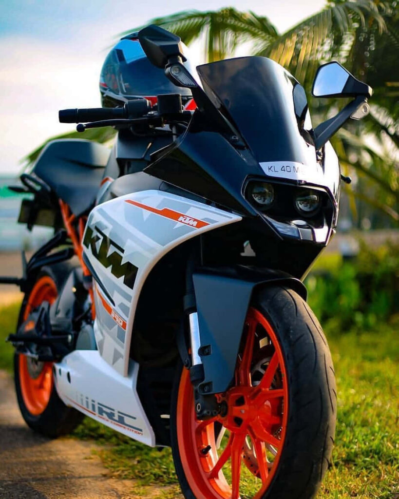 KTM RC 450 Motorcycle Wallpaper: Stunning Outdoor Path Design