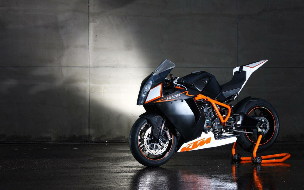 KTM RC8 Motorcycle Wallpaper: Bold Design & Urban Style Background