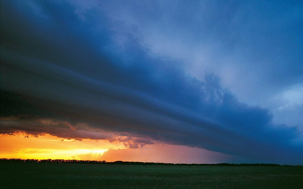 Dramatic Kansas Storm Sunset Wallpaper: Vibrant Hues & Dark Clouds