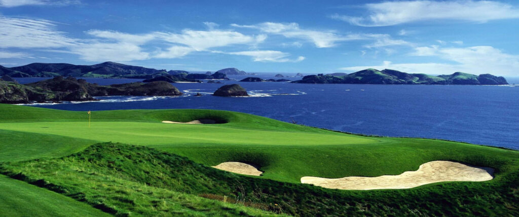 Stunning HD Wallpaper of Kauri Cliffs Golf Course & Ocean Views