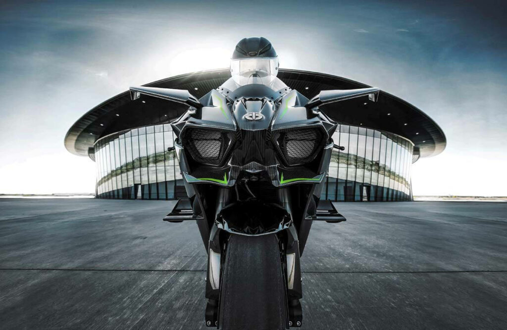 Stunning Kawasaki H2R Wallpaper: Experience Raw Power & Innovation