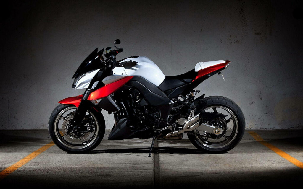 Sleek Kawasaki Z1000 Wallpaper: Bold Design in Dramatic Lighting