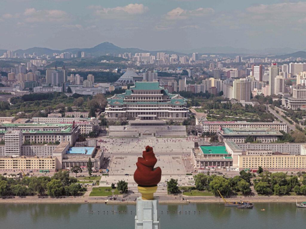 Kim Il Sung Square: Majestic Architecture in Pyongyang - Wallpaper