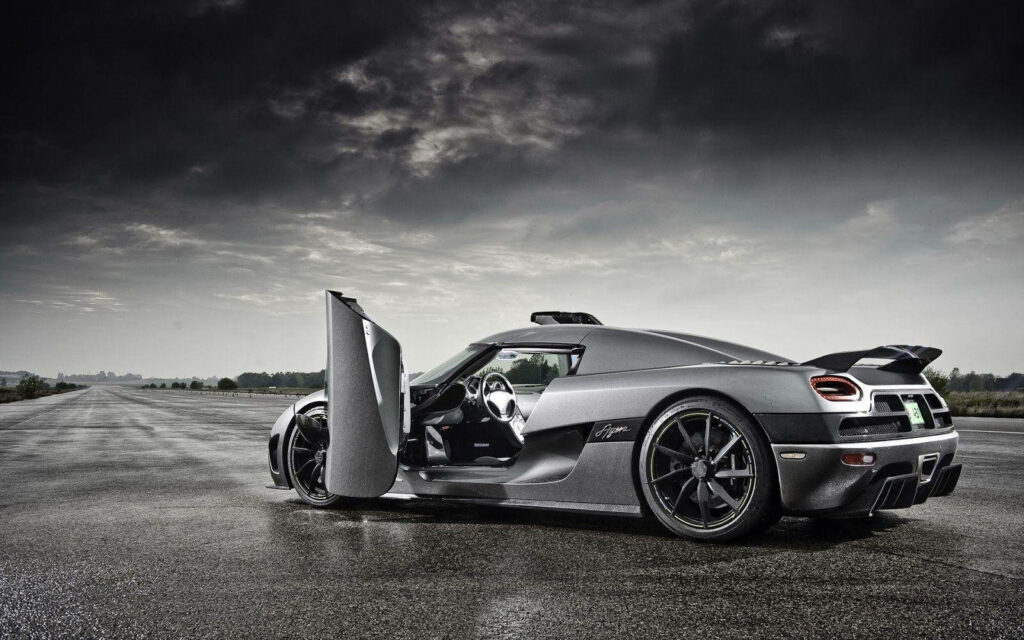 Stunning Koenigsegg Agera R Wallpaper: Sleek Supercar in Action
