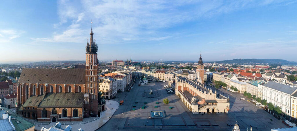 Stunning Krakow Old Town Panoramic Wallpaper: Market Square & Basilicas