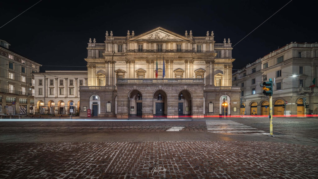 Stunning La Scala Opera House Night Wallpaper Background