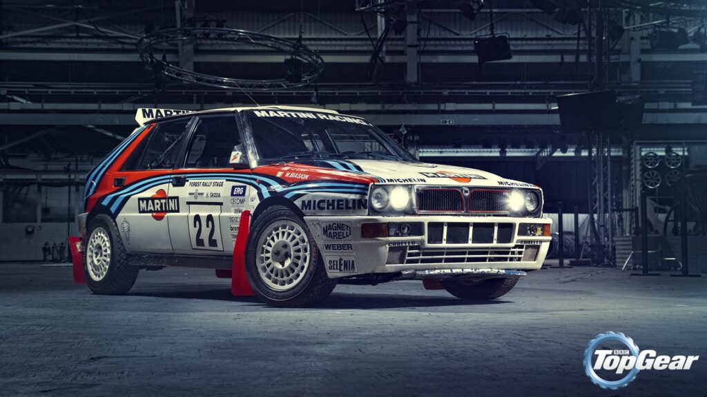 Stunning Lancia Delta Integrale Martini Racing Wallpaper in Garage