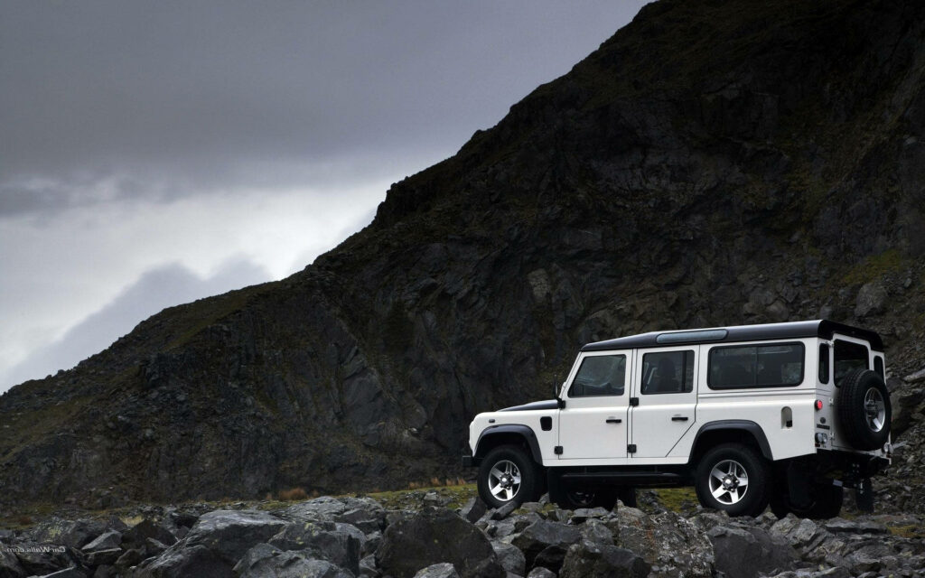Epic Land Rover Defender Wallpaper: Rugged Adventure Backdrop