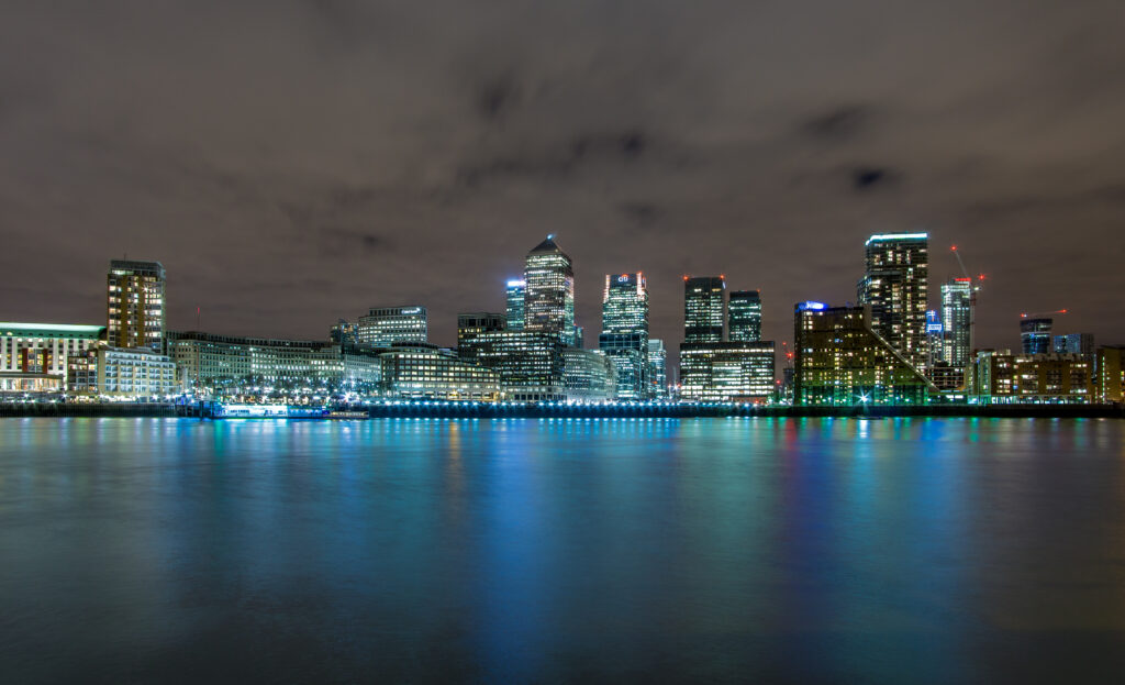 Stunning London Night Cityscape Wallpaper: Illuminated Reflections