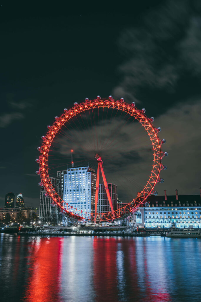 Stunning London Eye Night View: Red Illumination & River Reflection Wallpaper