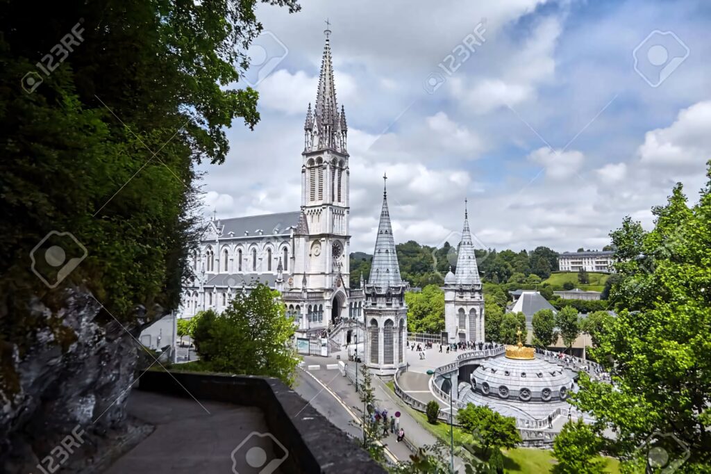 Stunning Lourdes Sanctuary Wallpaper: Serene Scenic View & Architecture
