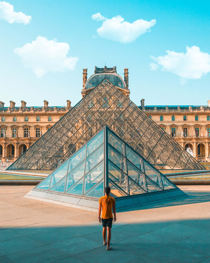 Stunning Louvre Pyramid Wallpaper: Architectural Grandeur in Paris