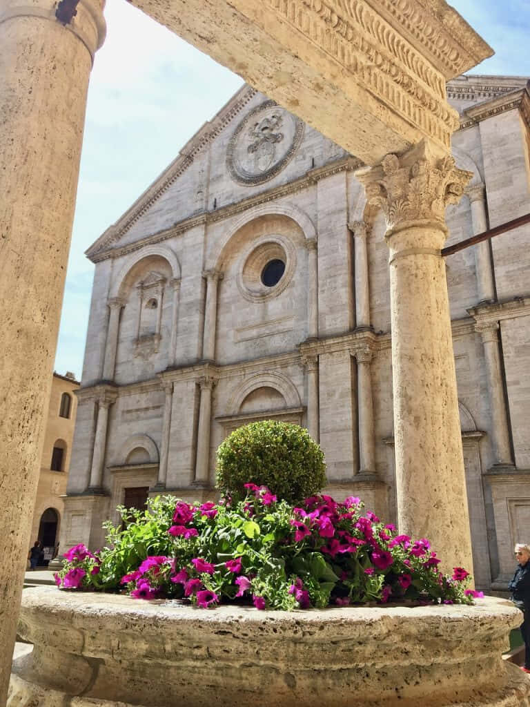 Stunning Low-Angle Shot of Pienza's Pio II Cathedral Wallpaper