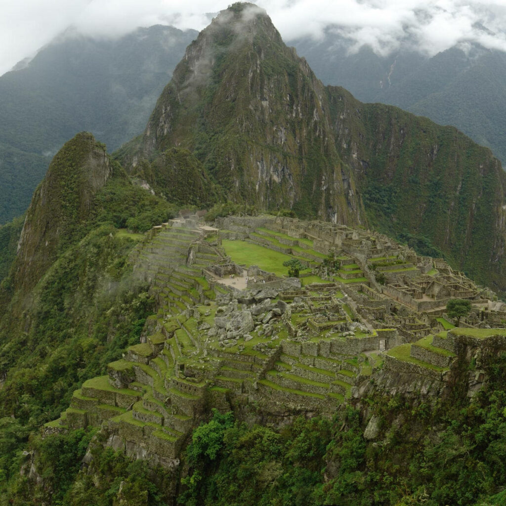 Stunning Machu Picchu Wallpaper: Incan Citadel Amidst Lush Mountains