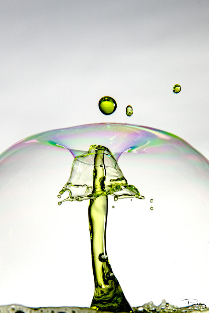 Vibrant Liquid Splash Macro Wallpaper - Stunning Water Drops Background