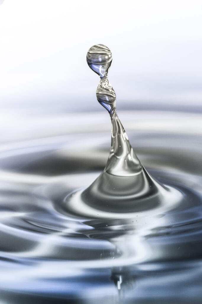 Stunning Macro Wallpaper: Water Droplet Ripples Background