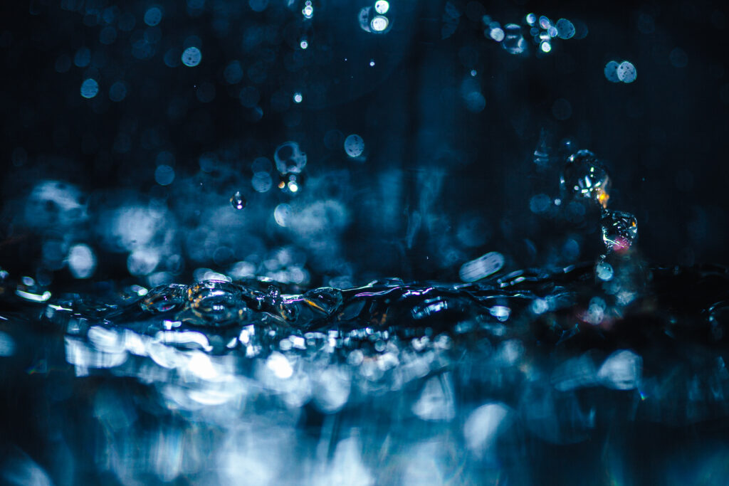 Moodier Macro Water Droplets Wallpaper: Stunning Textures & Details