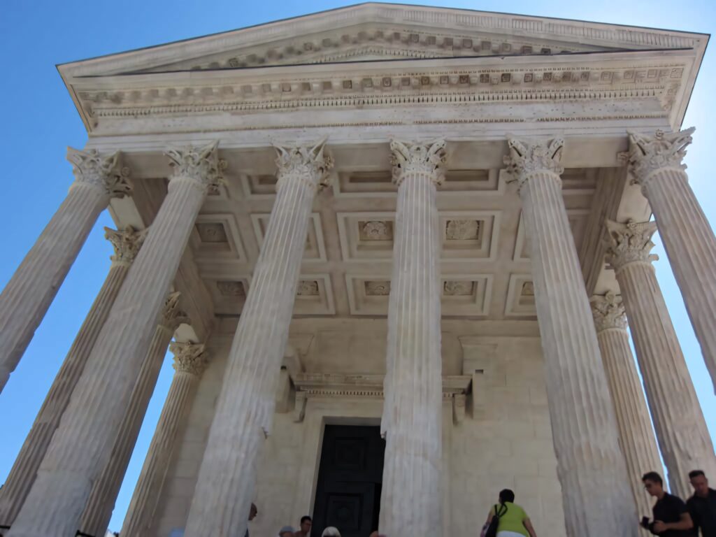 Worm's-Eye View of Maison Carrée: Stunning Roman Architecture Wallpaper