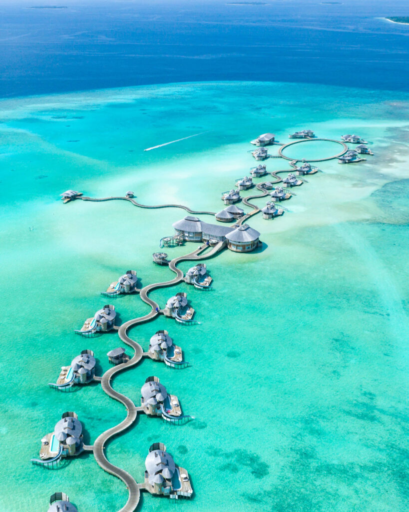 Stunning Maldives Wallpaper: Overwater Villas & Turquoise Waters