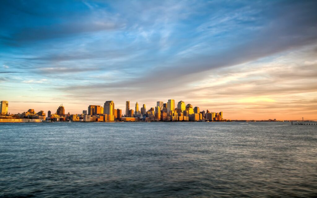 Serene Manhattan Sunset Wallpaper: Captivating Cityscape Reflection