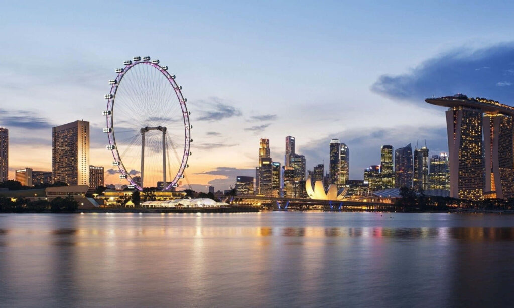 Stunning Marina Bay Sands Evening View – Illuminated Singapore Wallpaper