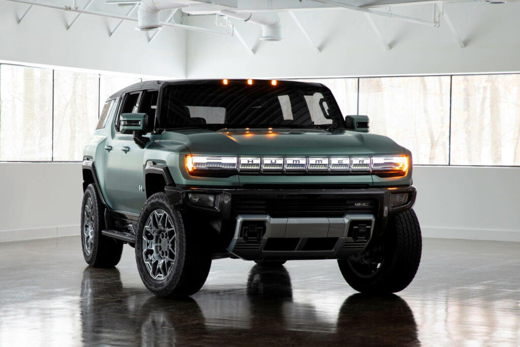 Stunning Matte Green Hummer Wallpaper: Luxury Meets Off-Road Power