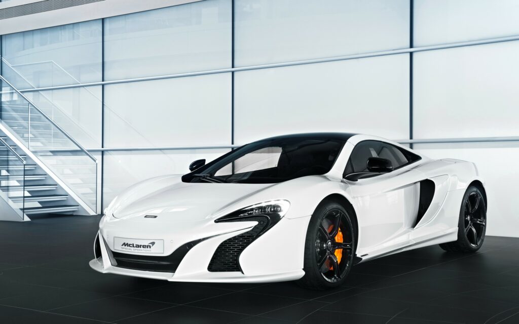 Stunning White McLaren 650S Wallpaper with Modern Background