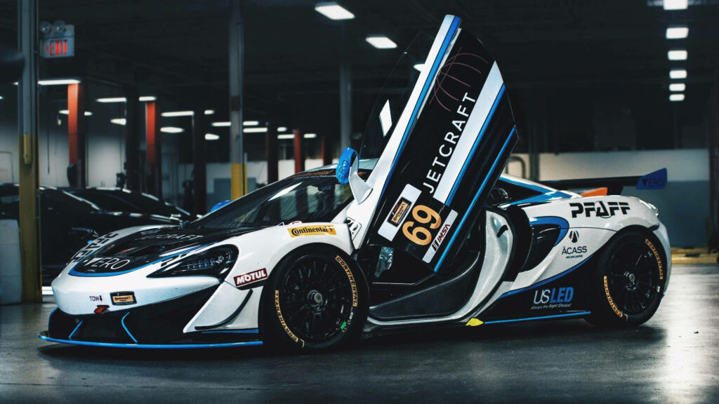 Vibrant McLaren Spyder Wallpaper: Aerodynamic Racing Livery Design