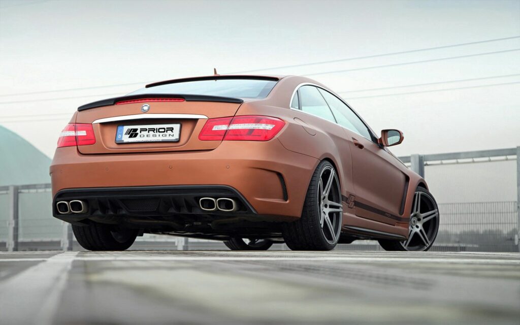 Stylish Prior Design Mercedes-Benz: Aerodynamic Urban Wallpaper