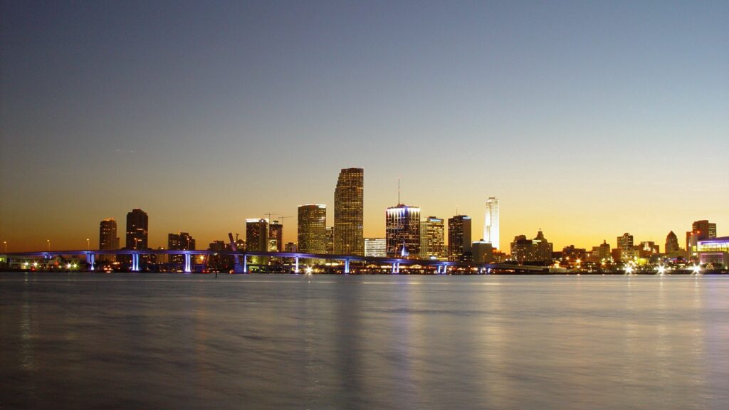 Tranquil Miami Skyline Wallpaper: Evening Glow & Reflections