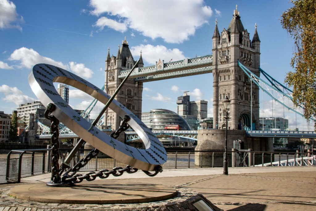 Modern Sculpture Wallpaper: Art Meets Tower Bridge in London