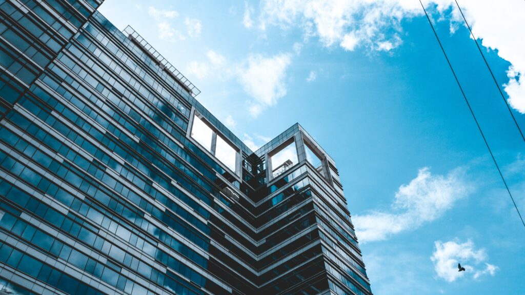 Stunning Skyscraper Wallpaper: Reflective Glass & Modern Design