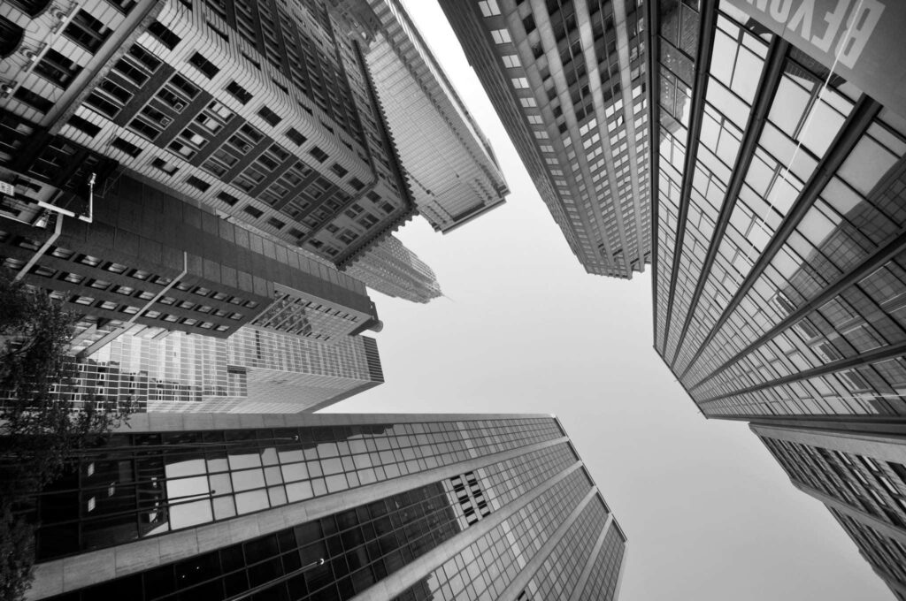 Monochromatic Skyscraper Wallpaper: Dramatic Black & White Urban View